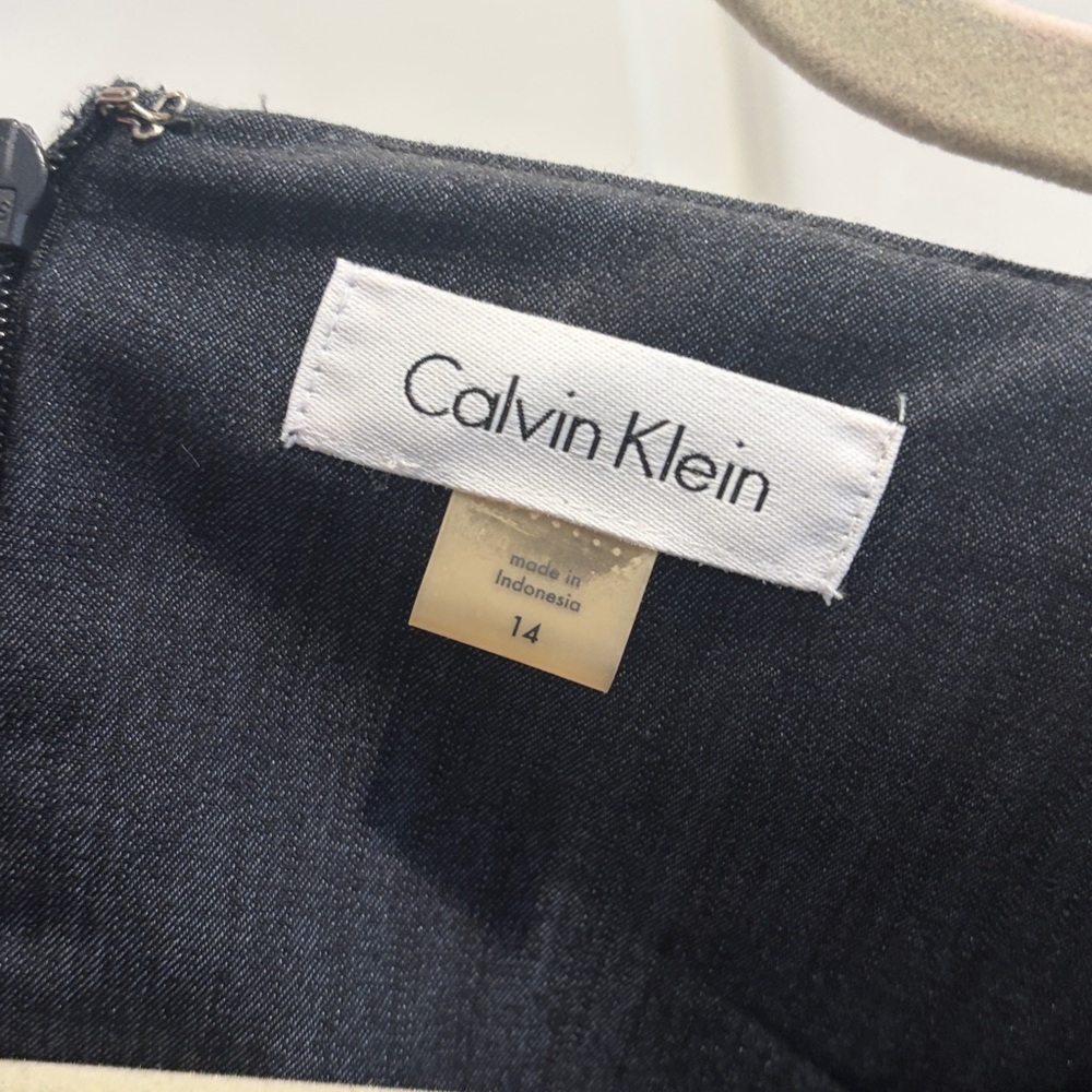 Calvin Klein Elegant Blue Sleeveless Dress - Picture 6 of 11